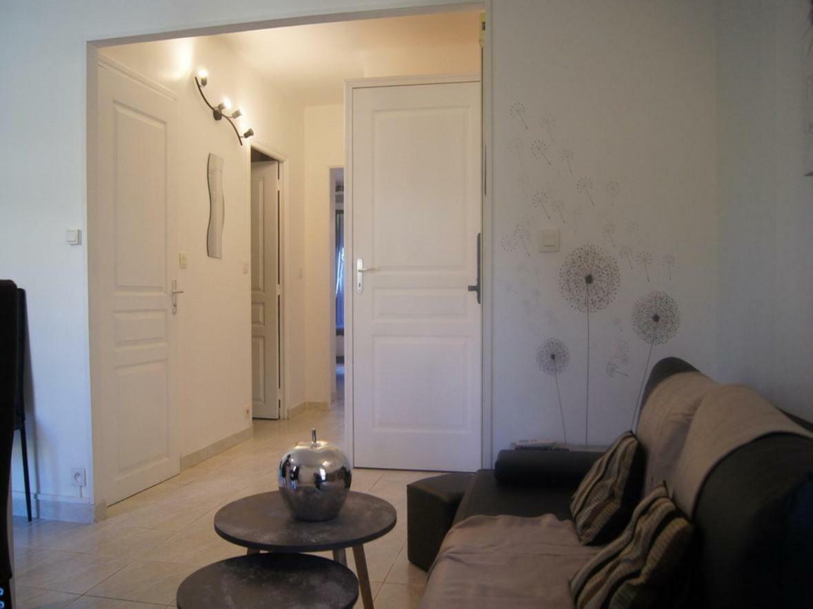 Les Mimosas Apartment โรกบรูน-กัป-มาร์แต็ง ห้อง รูปภาพ