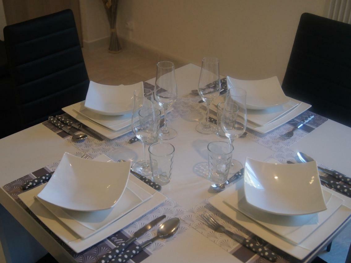 Les Mimosas Apartment โรกบรูน-กัป-มาร์แต็ง ภายนอก รูปภาพ