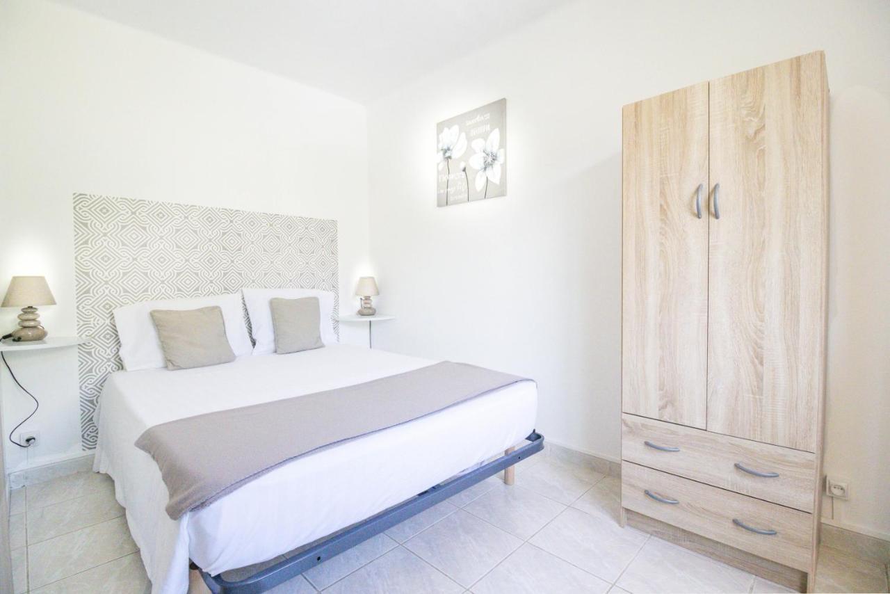 Les Mimosas Apartment โรกบรูน-กัป-มาร์แต็ง ภายนอก รูปภาพ