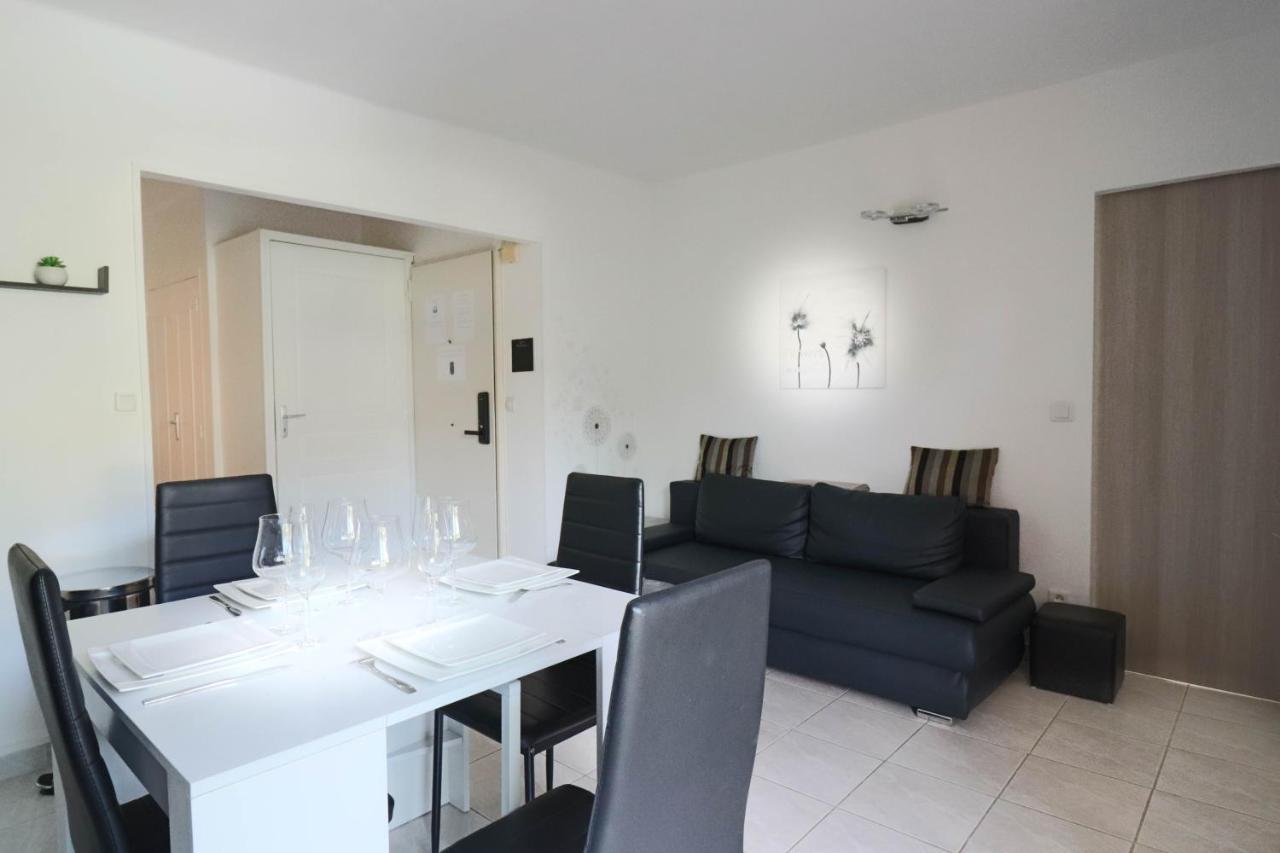 Les Mimosas Apartment โรกบรูน-กัป-มาร์แต็ง ภายนอก รูปภาพ