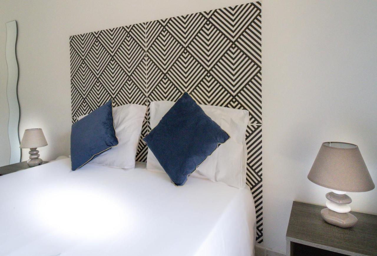 Les Mimosas Apartment โรกบรูน-กัป-มาร์แต็ง ภายนอก รูปภาพ