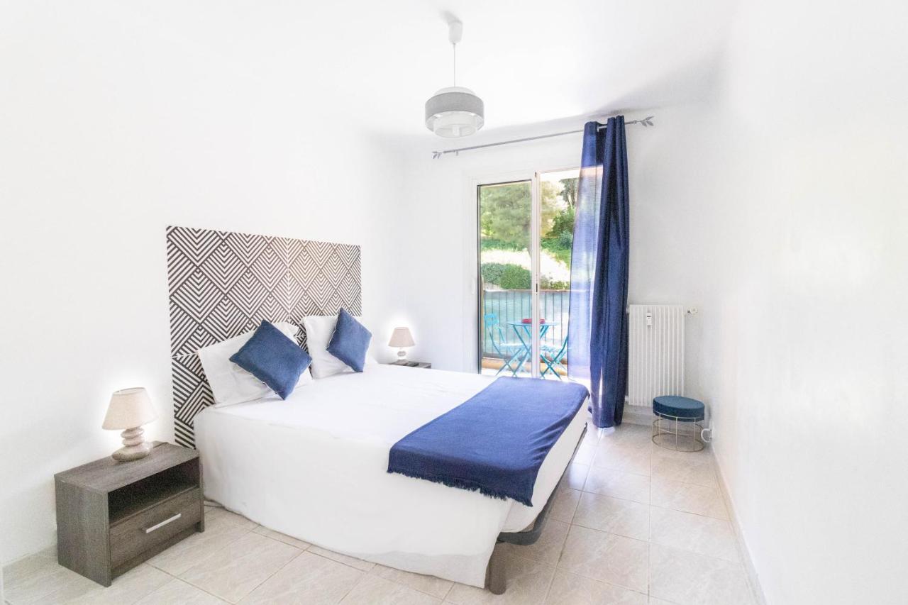 Les Mimosas Apartment โรกบรูน-กัป-มาร์แต็ง ภายนอก รูปภาพ